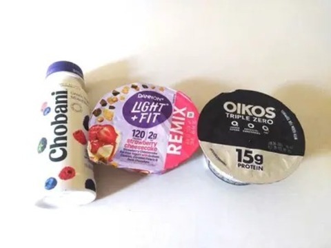 左から、Chobani 、DANNON、OIKOS