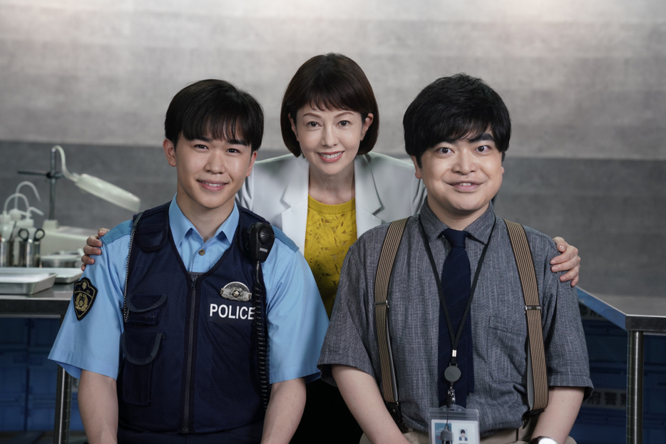 『科捜研の女 season24』に出演する（左から）鈴木福、沢口靖子、加藤諒（C）テレビ朝日