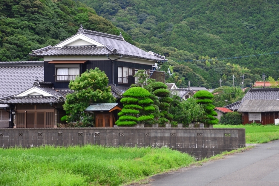 旦那の実家へ帰省するたびに移住しないかと言われています。都会から地方へ移住した際にすぐに転職先が見つかりますか？