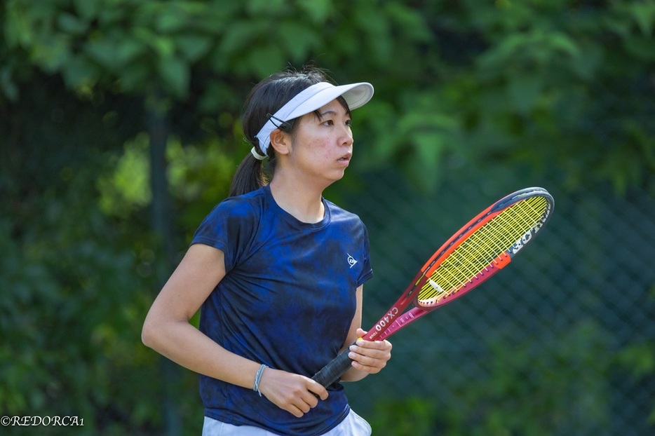 写真は女子シングルス1回戦での伊藤あおい（SBC メディカルグループ）（写真提供◎グリーンテニスプラザ、撮影◎齋藤明）