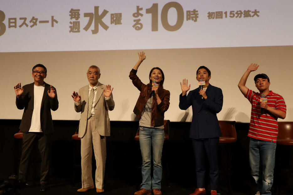 フジテレビ系「新宿野戦病院」の制作発表に出席した、左から生瀬勝久、柄本明、小池栄子、仲野太賀、濱田岳