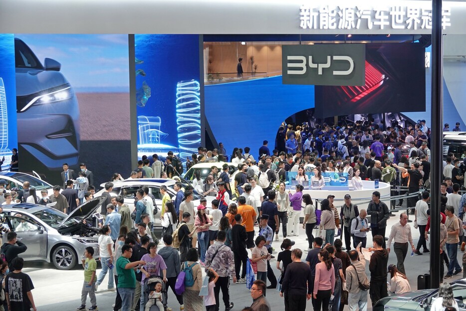 中国・北京で開催された北京モーターショー2024。BYDブースには観客だけでなく、世界中の報道陣が殺到したという