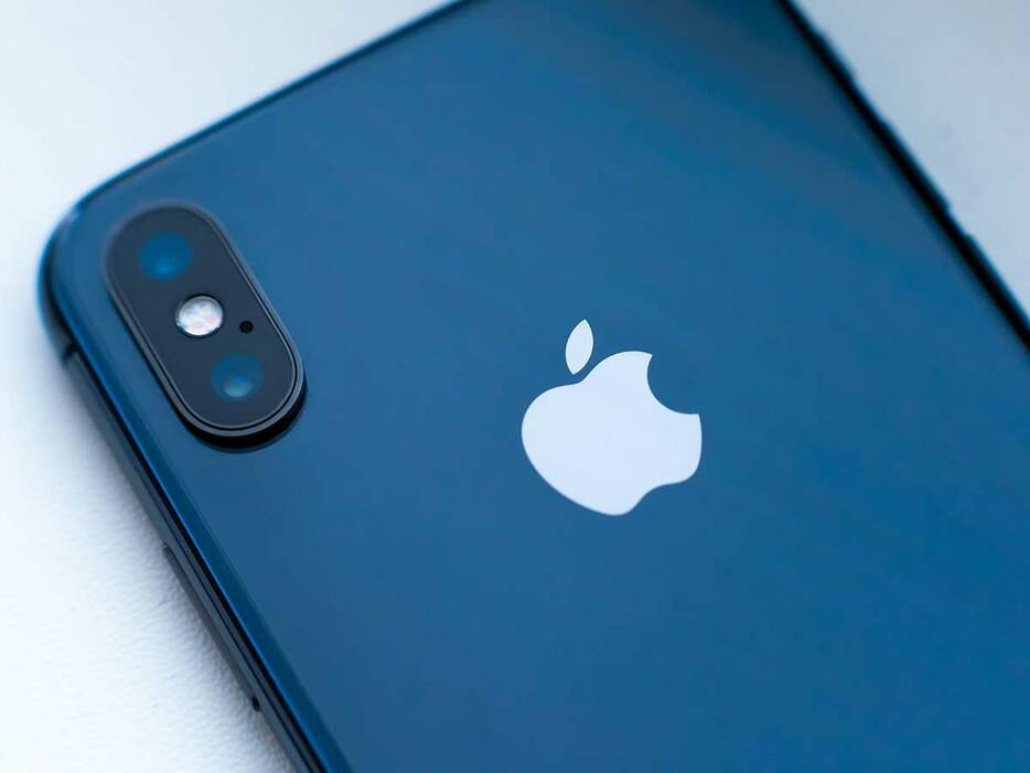 2017年に発売された名機iPhone X（Image:DVKi / Shutterstock.com）