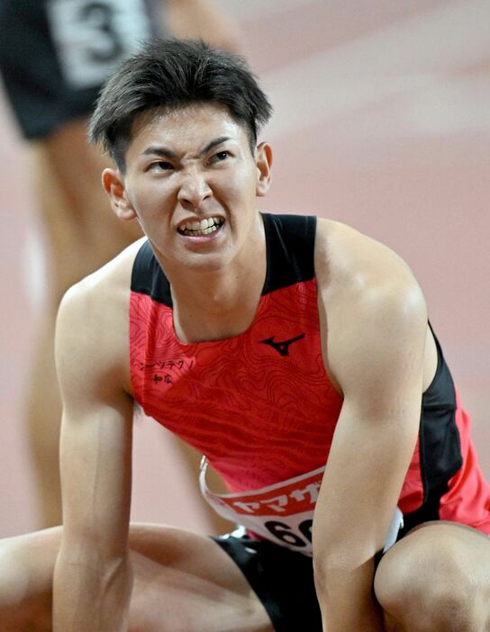 男子400メートル障害決勝を終え、厳しい表情を見せる筒江海斗（撮影・中村太一）