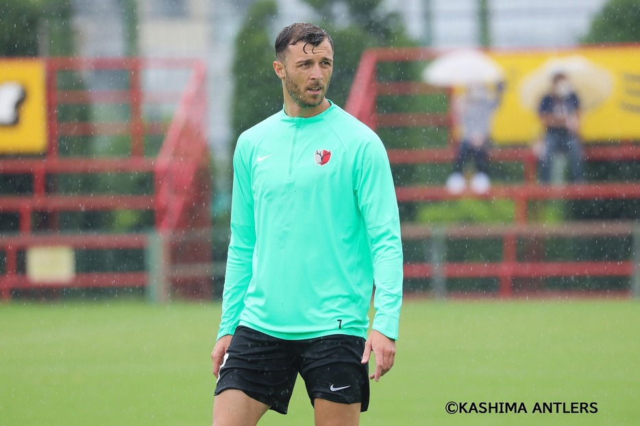 鹿島アントラーズのトレーニングを行なうチャヴリッチ（写真◎KASHIMA ANTLERS）