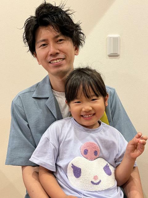 親と子の部門で最優秀賞を受賞した石田智也さんと次女の羽留香ちゃん