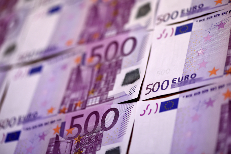 500ユーロ紙幣（2016年2月12日撮影、資料写真）。【翻訳編集】 AFPBB News