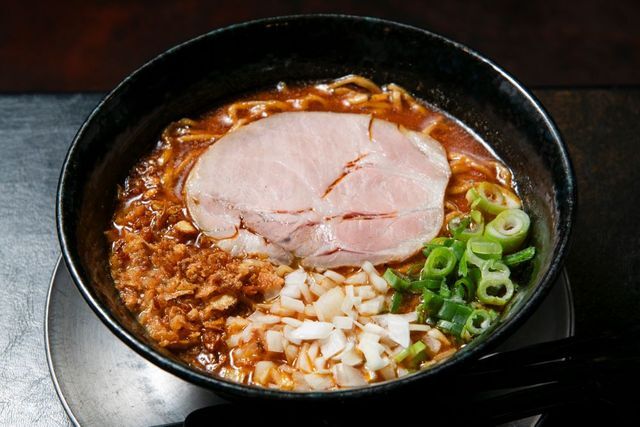 『カレー白湯ら～めん』　写真：タイコウクニヨシ