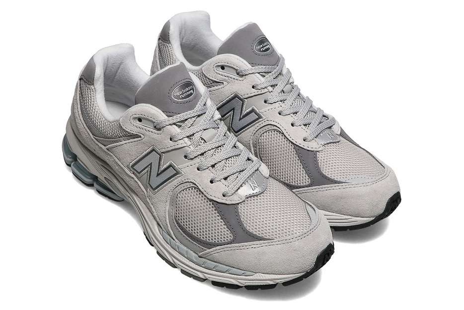 New Balance 「ML2002R 01」（1万9800円）