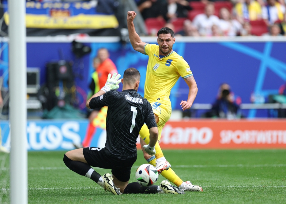 ウクライナは80分、ヤレムチュクが見事なボールコントロールから右足で決めて2-1と逆転。大会初勝利を飾った（写真◎Getty Images）