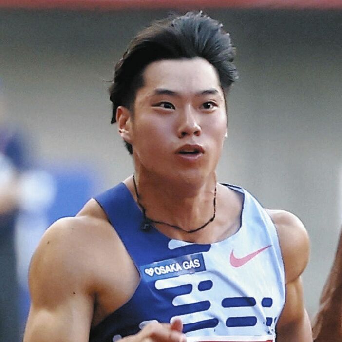 男子１００メートル準決勝　力走する坂井隆一郎