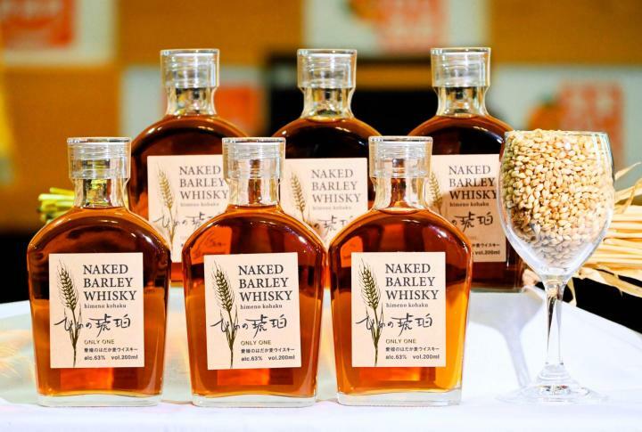 世界的にも珍しい裸麦80％使用のウイスキー「ひめの琥珀」