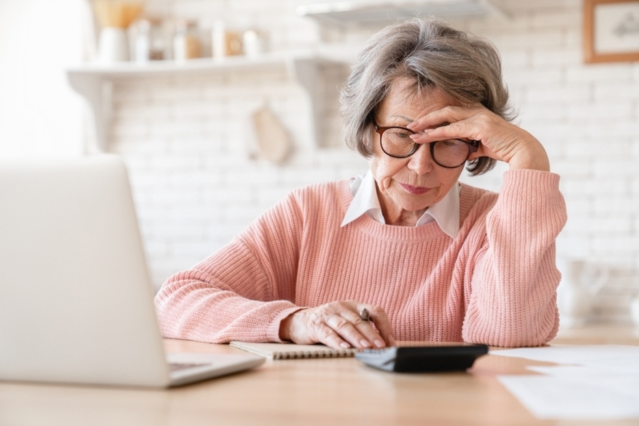 73歳の親が年金額を多くもらいたいので「繰下げ受給」を利用すると言っていますが、「5年前みなし繰下げ制度」があると聞きました。通常の繰下げ受給とどう違うのでしょうか？