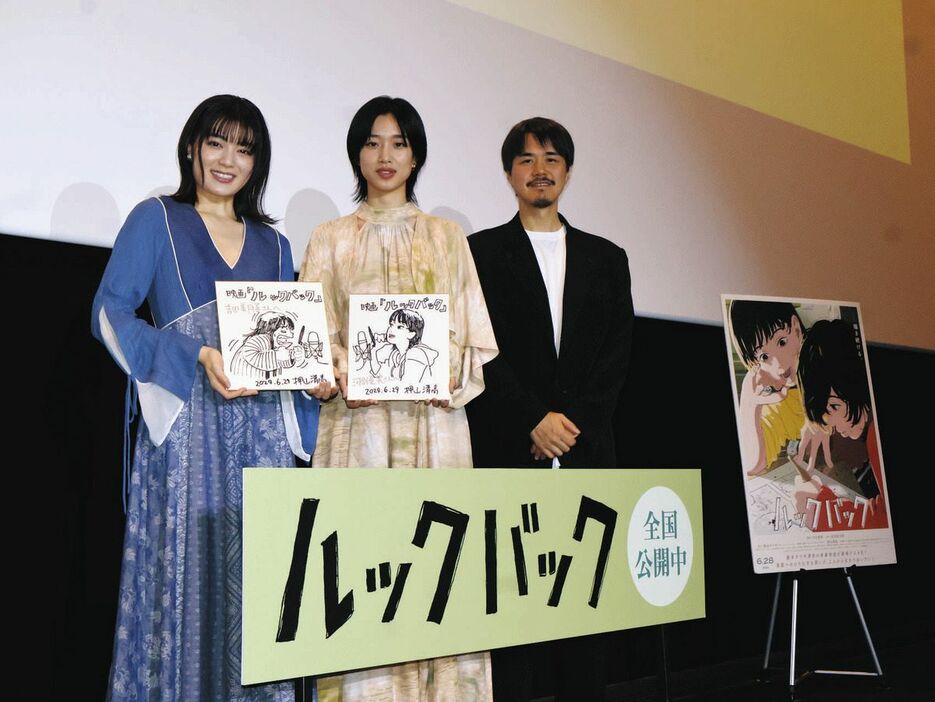 舞台あいさつに登壇した（左から）吉田美月喜、河合優実、押山清高監督