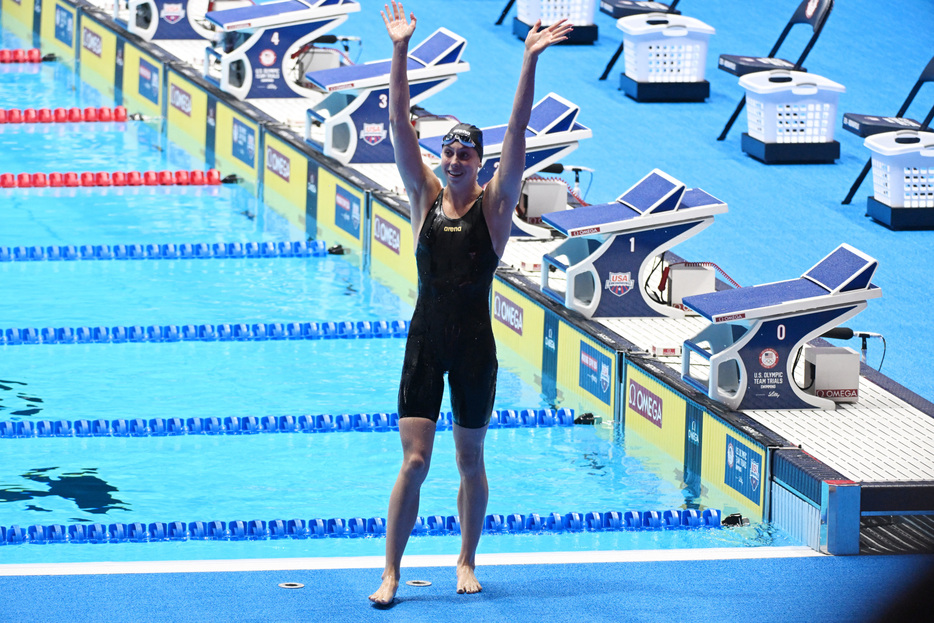 競泳女子のグレッチェン・ウォルシュが１５日、パリ五輪米国代表選考会の１００メートルバタフライで世界新記録を樹立した。米インディアナ州インディアナポリスで１５日撮影（２０２４年　ロイター/USA TODAY Sports）