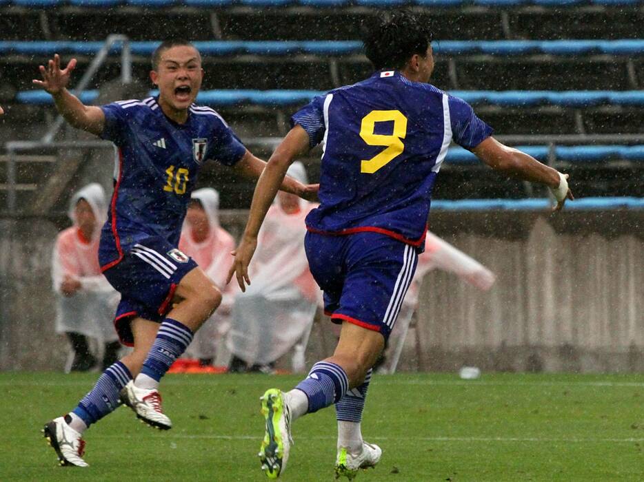 後半35分、U-16日本代表はFW葛西夢吹(湘南U-18、右)が決勝ゴール(Akihiko KAWABATA)