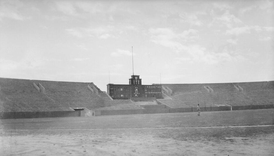 占領下の時期に米兵が撮影したとみられる甲子園球場の写真（神戸市文書館提供）