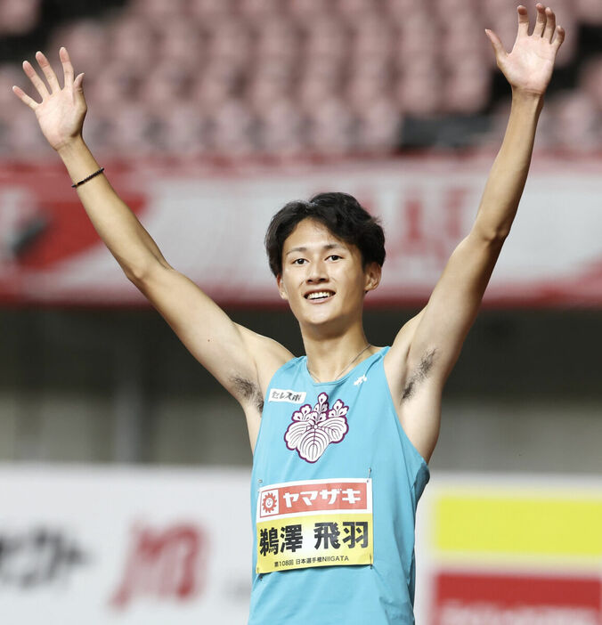 男子２００メートル決勝、優勝した鵜沢飛羽(カメラ・小林　泰斗)