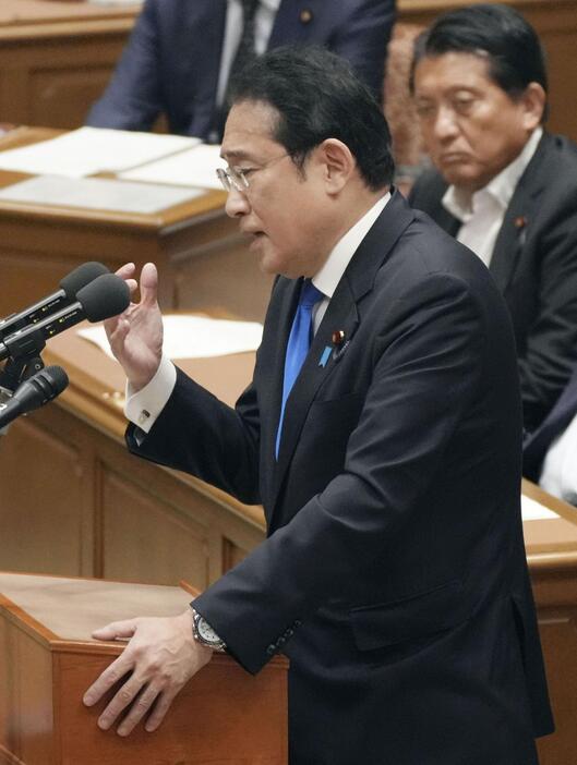 党首討論で答弁する岸田首相＝19日午後、国会