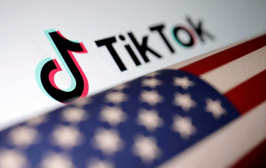 TikTok（ティックトック）のロゴと星条旗（ロイター＝共同）