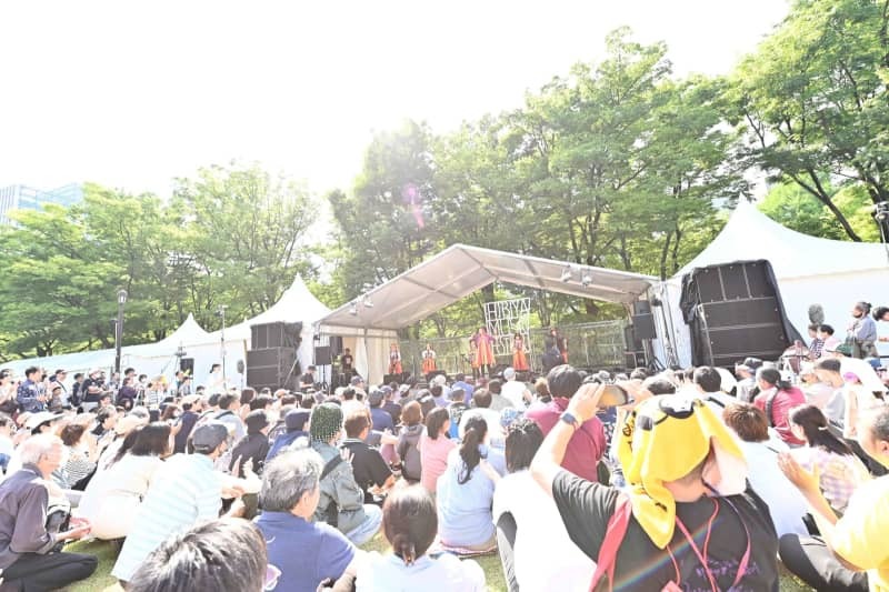 緑の多い東京都心の日比谷公園で開かれる日比谷音楽祭＝２０２３年６月、東京都千代田区