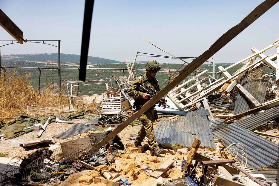 イスラエル北部でヒズボラのミサイルの直撃によって倒壊した民家（24年6月19日）　KOBI WOLFーBLOOMBERG/GETTY IMAGES