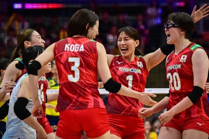 日本はパリ五輪の１次リーグで同組のブラジルを撃破し、VNL初の決勝進出を決めた。(C) Volleyball World