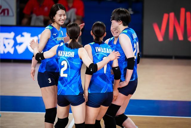 セルビアに勝利したバレーボール女子日本代表(C)volleyballworld.com