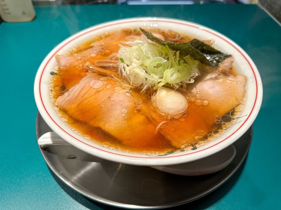 『本郷苑』の「ラーメン」900円