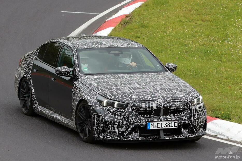 BMW M5新型　プロトタイプ　ニュル高速テスト