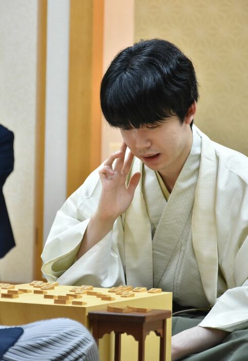 藤井棋聖は防衛すれば通算５期となり永世棋聖の称号を手にする（提供：日本将棋連盟）