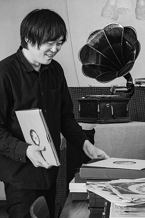 高氏貴博（たかうじ・たかひろ）／レコード・蓄音機収集家1978年埼玉県生まれ。本誌好評連載「パンダ日和」でもおなじみ。80年代からSPレコードと蓄音機の収集を続けている