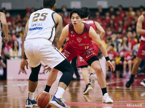 ディフェンスを得意とする内尾聡理 [写真]＝B.LEAGUE