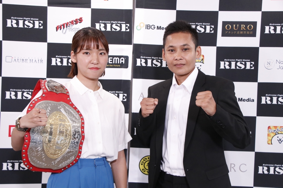 無敵のRISE QUEEN宮﨑（左）が元ボクシング世界王者と激突