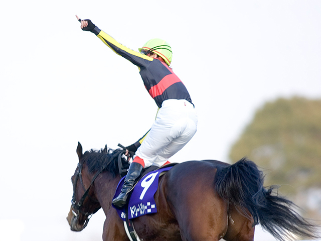 心に残るガッツポーズを調査(写真は09年の有馬記念、撮影：下野雄規)