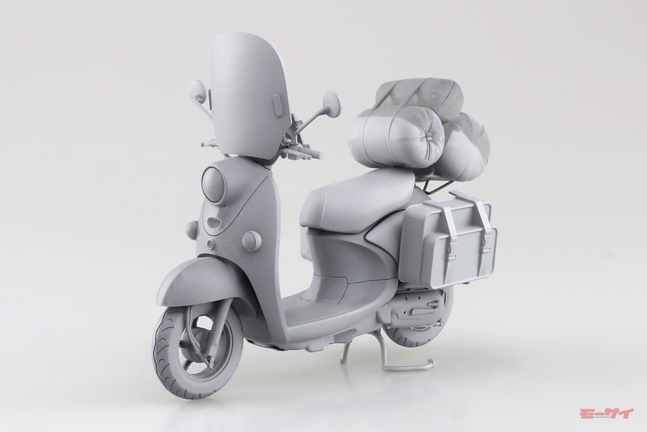 『ゆるキャン△ SEASON3』志摩リンのスクーター：バイクに積まれたキャンプギアやサイドバッグなども再現！©あ f ろ・芳文社/野外活動プロジェクト