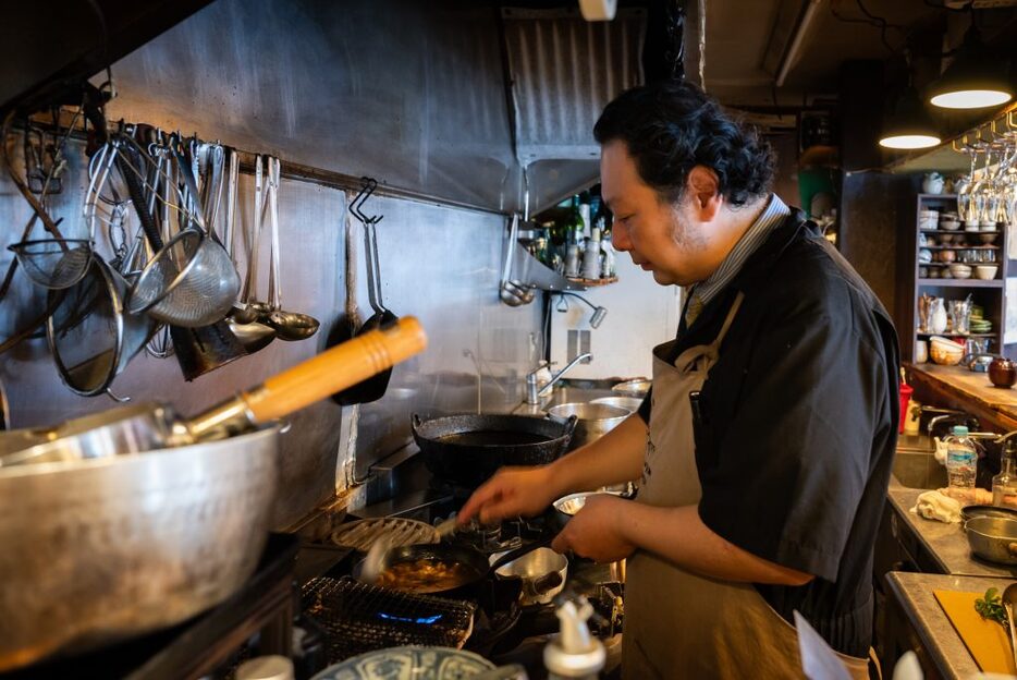 ちなみに両川ではお昼も日替わり定食、鯖煮定食、親子丼定食が1,000円以下でいただけます。ただし昼はお酒の提供なし、予約不可。定食の数も限りがあるのでお早めに！