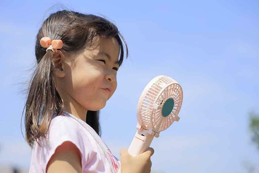 子どもの使用も増えている携帯扇風機（写真はイメージ）【写真：Getty Images】