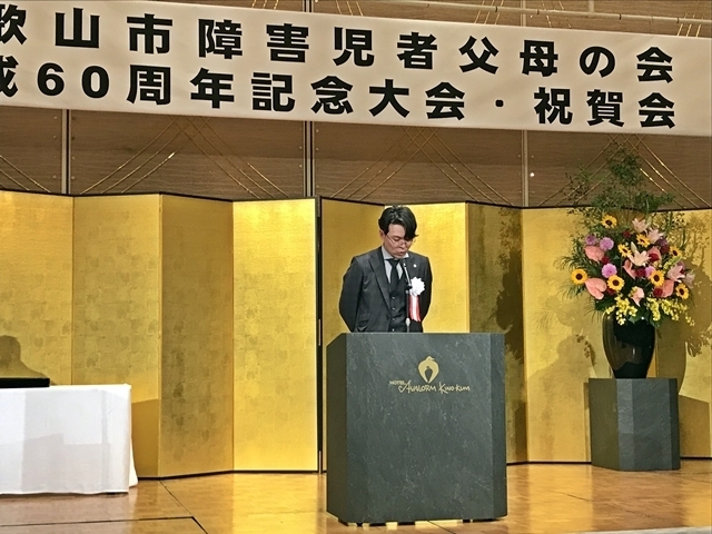 つわぶき会の岩橋正悟会長