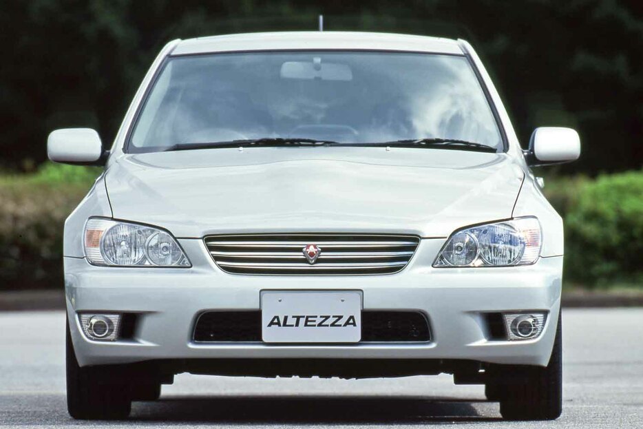 トヨタ アルテッツァは、1998年10月にデビューした