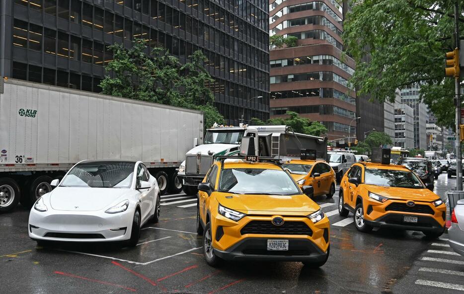 米ニューヨークの交通量が多い通り＝6日（共同）