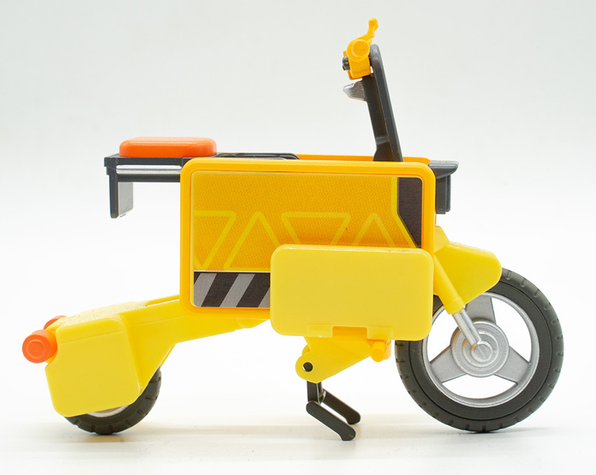 玩具メーカー出身者らしく!?タタメルバイクの1/12カプセルトイまで作っちゃった。全国のホビーショップで発売予定。