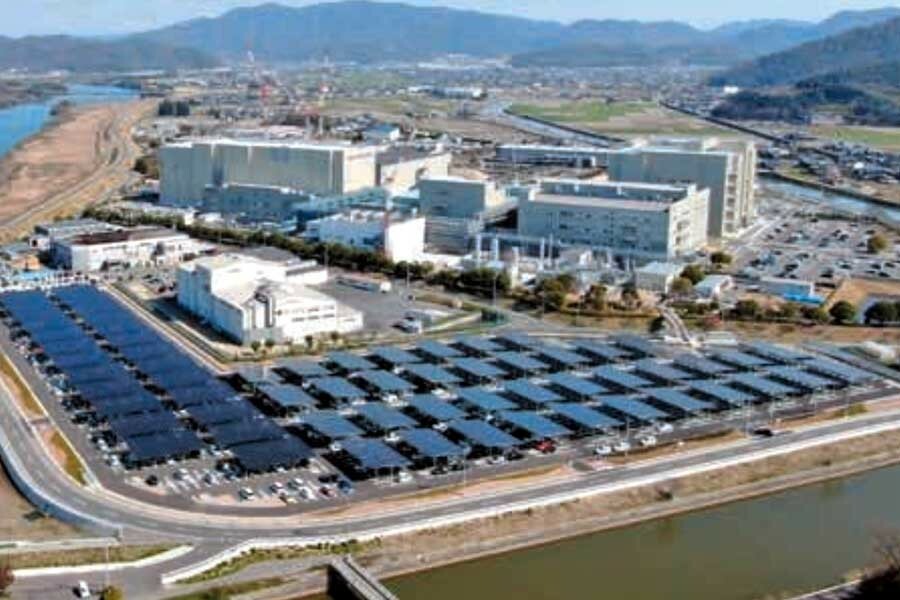 岡山県・村田製作所のソーラーカーポート（画像：環境省）