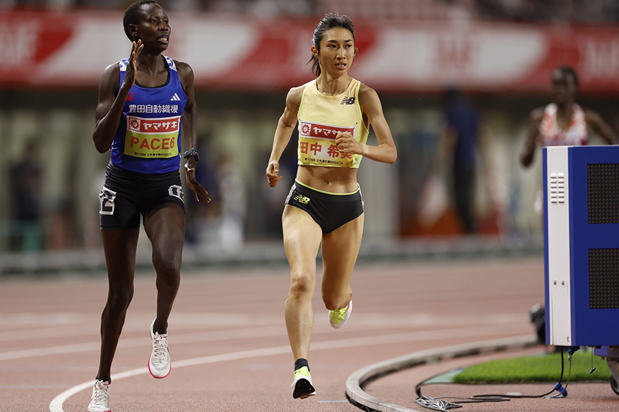 女子1500メートル決勝で力走する田中希実【写真：奥井隆史】
