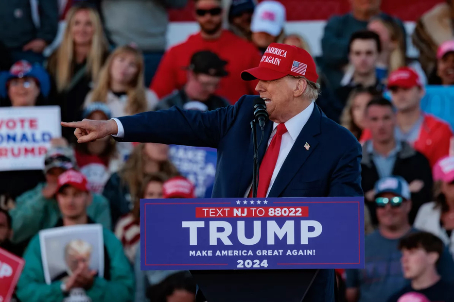 大統領選挙で赤いネクタイを着用するドナルド・トランプ前米大統領。（ニュージャージー州、2024年5月11日）photography: Bloomberg / Bloomberg via Getty Images