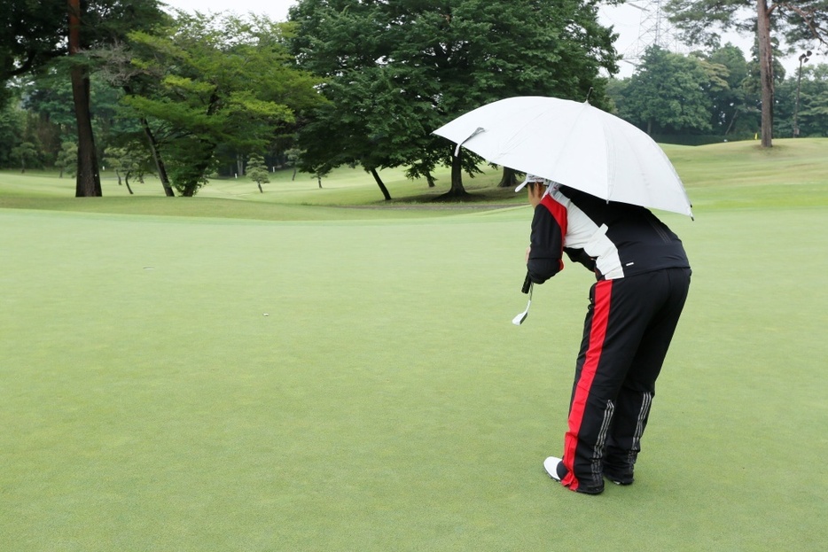 雨のなかのゴルフ、スムーズにプレーするにはどうすればいい？（写真はイメージ）