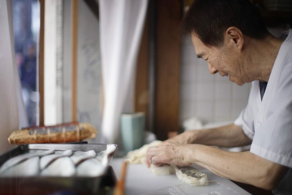 店主の坂井繁夫さん