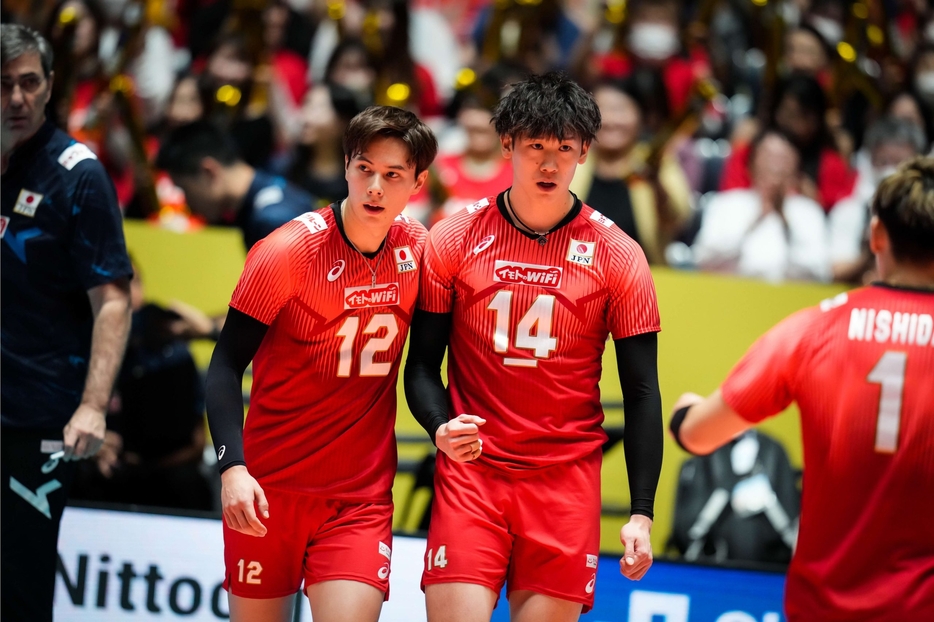 #12髙橋藍、#14石川祐希（男子日本代表）【Photo：FIVB】