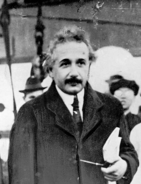 アインシュタイン=1922年11月18日、神戸港
