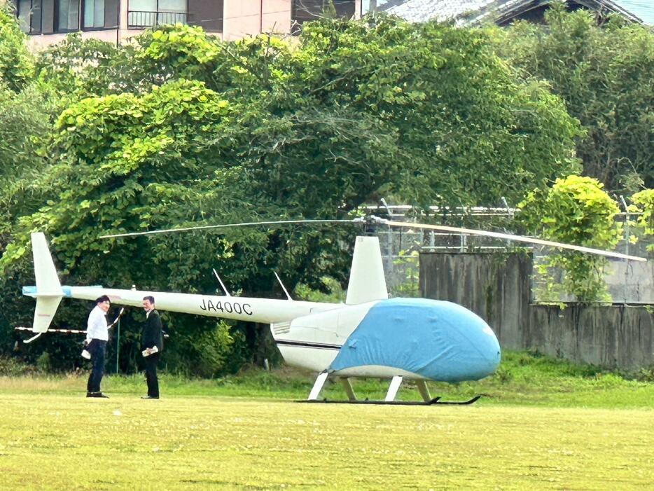 緊急着陸したヘリコプター（兵庫・相生市）